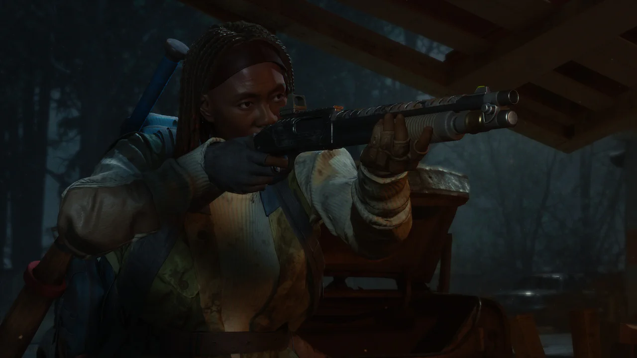 Una superviviente de piel oscura con trenzas apunta una escopeta en un entorno oscuro, mostrando un momento de acción y supervivencia de State of Decay 3.