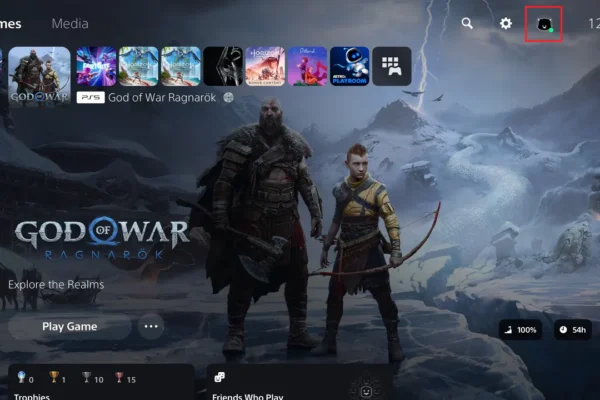 Interfaz del menú principal de PlayStation 5 mostrando God of War Ragnarök como juego seleccionado tras los eventos State of Play.
