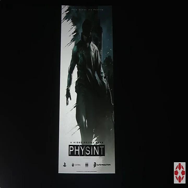 Cartel promocional oficial del videojuego PHYSINT de Hideo Kojima mostrando al protagonista armado y los logotipos de los colaboradores del proyecto.