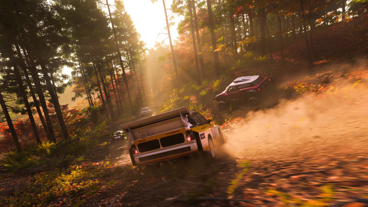 Coches de carreras compitiendo en una pista de tierra forestal durante Forza Horizon 6, mostrando el avanzado sistema de iluminación y partículas del motor gráfico.