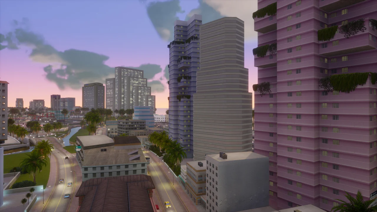 Panorámica urbana de la ciudad al atardecer en Grand Theft Auto, mostrando rascacielos coloridos, vegetación tropical y la atmósfera costera característica de la saga.