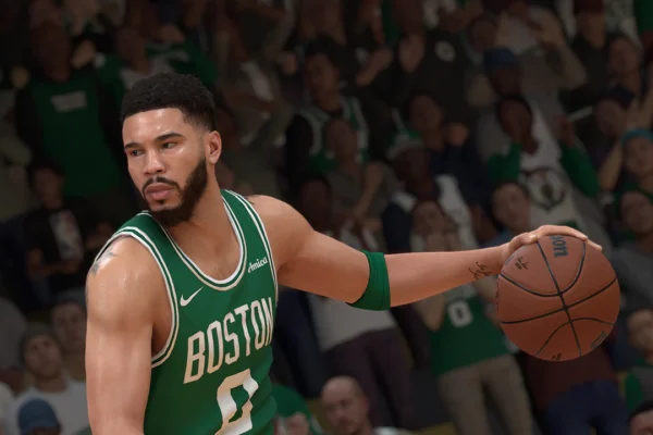 Un jugador virtual de baloncesto, identificado por su apariencia como Jayson Tatum de los Boston Celtics, sostiene un balón en la cancha. Esta captura de juego representa la experiencia digital central de NBA 2K25 que se ve afectada por el cierre de sus servidores.