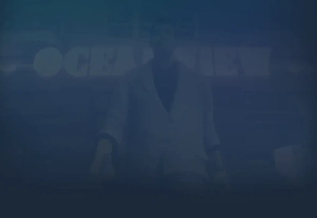 Personaje masculino frente al cartel del Ocean View en una escena filtrada de Grand Theft Auto VI.