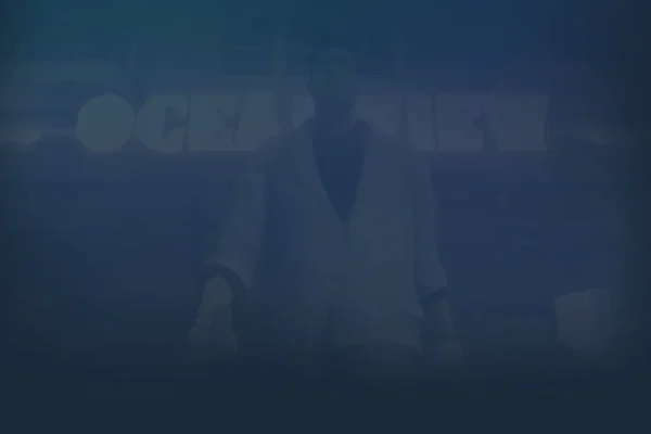 Personaje masculino frente al cartel del Ocean View en una escena filtrada de Grand Theft Auto VI.