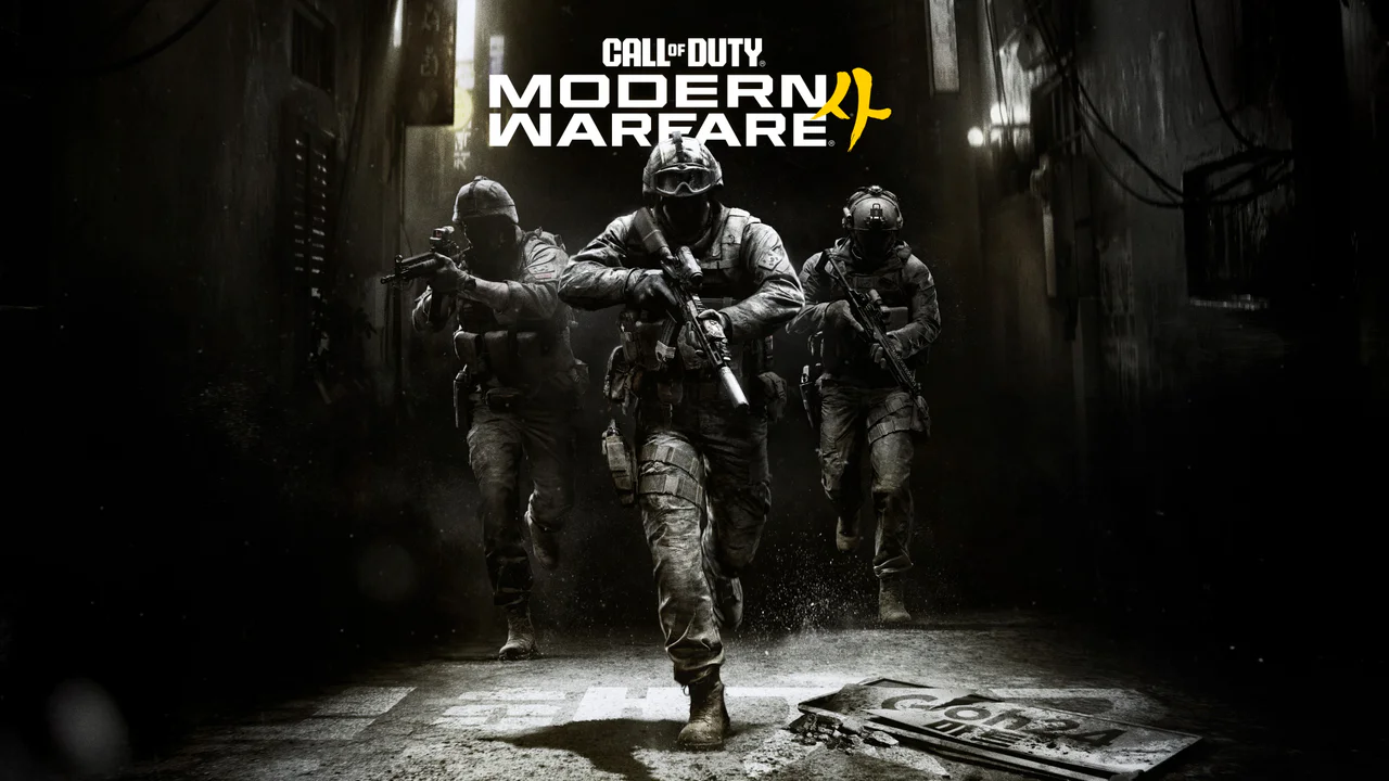 Tres soldados fuertemente armados avanzando en formación por un estrecho callejón, representando la intensa acción táctica de Call of Duty: Modern Warfare 4.